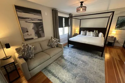 Photo 2 - Contemporary 1 Bed/ 1 Bath On Historic Pelham St 1 Bedroom Home