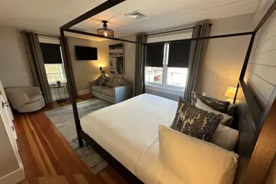 Photo 4 - Contemporary 1 Bed/ 1 Bath On Historic Pelham St 1 Bedroom Home