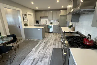 Photo 5 - Contemporary 1 Bed/ 1 Bath On Historic Pelham St 1 Bedroom Home