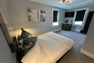 Photo 5 - Spacious 1 Bed/1 Bath In Downtown Newport - Unit 5 1 Bedroom Home