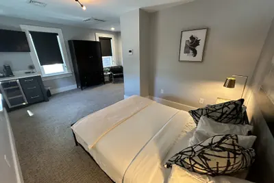 Photo 4 - Spacious 1 Bed/1 Bath In Downtown Newport - Unit 5 1 Bedroom Home