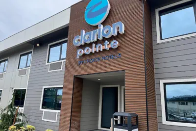Photo 2 - Clarion Pointe Kent - Seattle South
