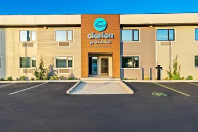 Photo 2 - Clarion Pointe Kent - Seattle South