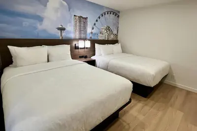 Photo 4 - Clarion Pointe Kent - Seattle South