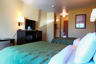 Photo 4 - Urban Inn & Suites