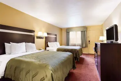 Photo 3 - Urban Inn & Suites