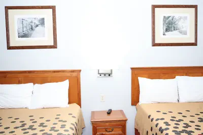 Photo 5 - Crossroads Inn
