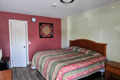 Photo 2 - Golf View Motel