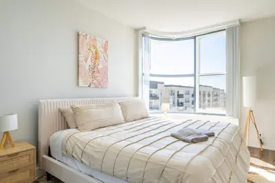 Photo 3 - Sleek Marina Den, Central, Gym, Pool, King Bed