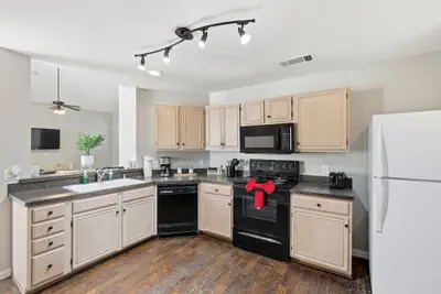 Photo 4 - Luxe 3B 5B Cozy, Spacious Home, 5-star Stay in Frisco