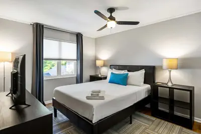 Photo 3 - Brookwood Courtyard by BCA Furnished Apartments Bcc2b 09 I