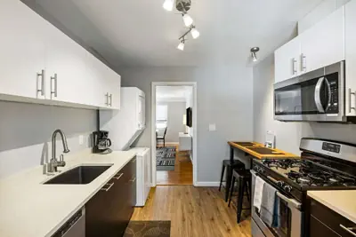 Photo 5 - Brookwood Courtyard by BCA Furnished Apartments Bcc2b 10 J