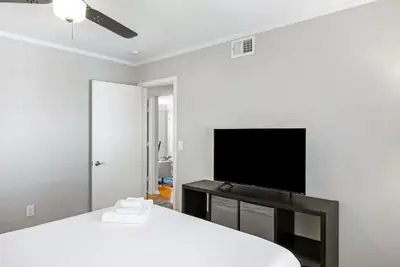 Photo 5 - Brookwood Courtyard by BCA Furnished Apartments Bcc2b 05 E