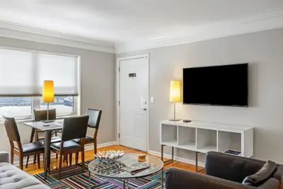 Photo 4 - Brookwood Courtyard by BCA Furnished Apartments Bcc2b 12 L