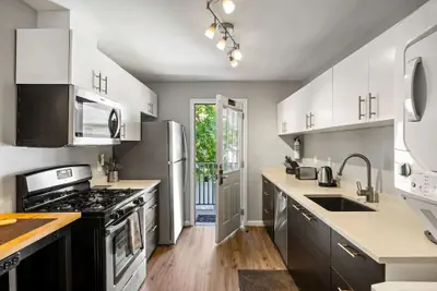Photo 5 - Brookwood Courtyard by BCA Furnished Apartments Bcc2b 04 D