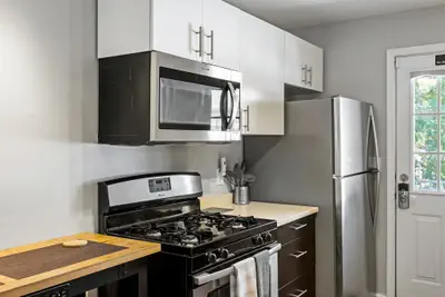 Photo 4 - Brookwood Courtyard by BCA Furnished Apartments Bcc1b 09 I