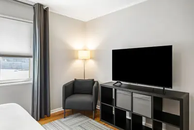 Photo 4 - Brookwood Courtyard by BCA Furnished Apartments Bcc1b 06 F