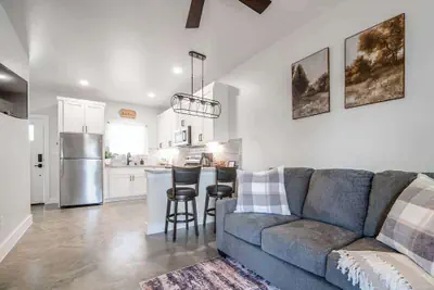 Photo 2 - Quiet Casita With Hot Tub six Min From Downtown