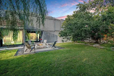 Photo 2 - Luxury 4-bedroom Container Home, Hot-tub & Firepit