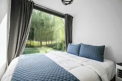 Photo 5 - Luxury 4-bedroom Container Home, Hot-tub & Firepit