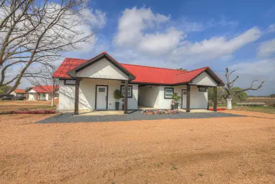 Photo 2 - Live Oak Cabins-sleeps 8 W/hot-tubs