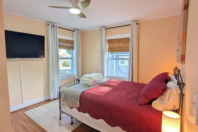 Photo 2 - Stylish Durham Retreat - Walkable, Sleeps 6