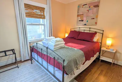 Photo 5 - Stylish Durham Retreat - Walkable, Sleeps 6
