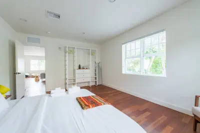 Photo 5 - Surreal Southbeach Luxury & Huge 2BR apt & Terrace
