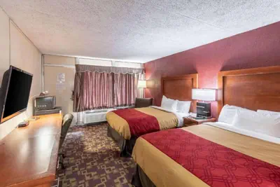 Photo 3 - Zanesville Inn