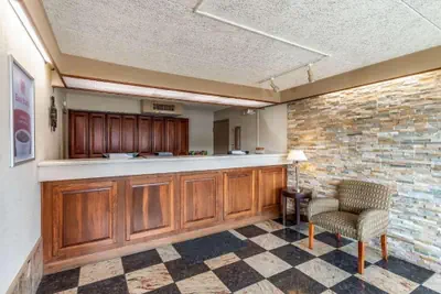 Photo 2 - Zanesville Inn