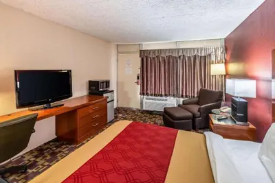Photo 4 - Zanesville Inn