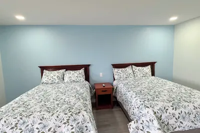 Photo 5 - Deluxe Inn