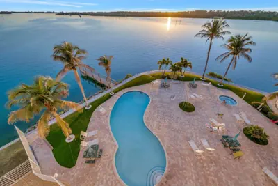 Photo 2 - Sunsets Waterview Balcony Queen Bed Heated Pool