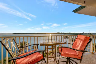 Photo 5 - Sunsets Waterview Balcony Queen Bed Heated Pool