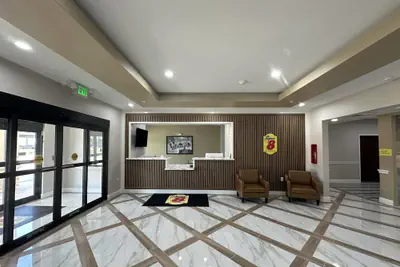 Photo 3 - Super 8 By Wyndham Baytown