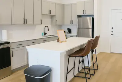 Photo 2 - Stunning, A+location, Workerfriendly, Washer, Pool