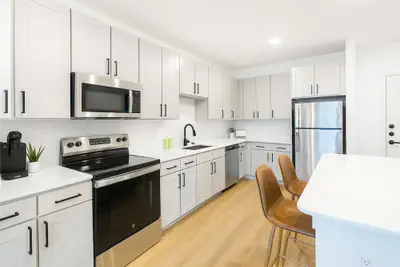 Photo 4 - Gym, Pool, Washerdryer, Workerfriendly A+location
