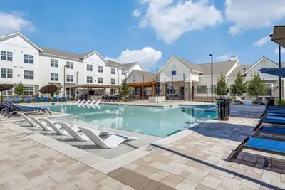 Photo 5 - Workerfriendly,washer/dryer, Gym,pool, A+ Location