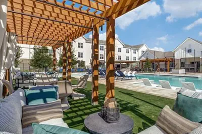 Photo 4 - Workerfriendly,washer/dryer, Gym,pool, A+ Location
