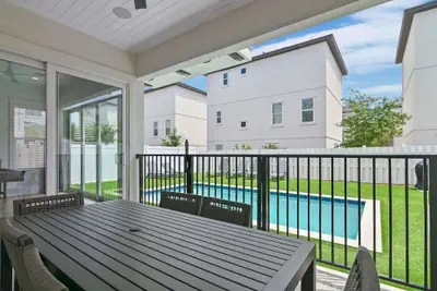 Photo 4 - 3-story Comfortable Home Near the Beach
