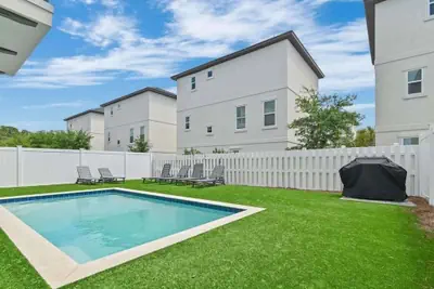 Photo 5 - 3-story Comfortable Home Near the Beach