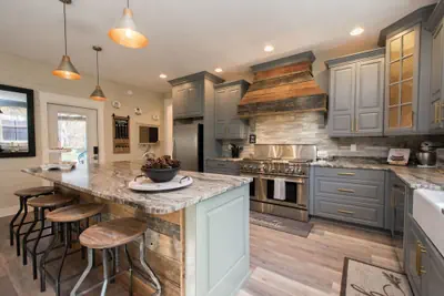 Photo 4 - Rustic-chic 2BR Cabin w Clawfoot Tub Near Trails