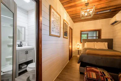 Photo 4 - 1BR Cottage w Patio Free Tix Near Downtown