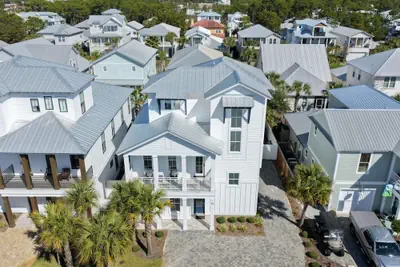 Photo 4 - 7BR Heart of Home W Pool Near the Beach