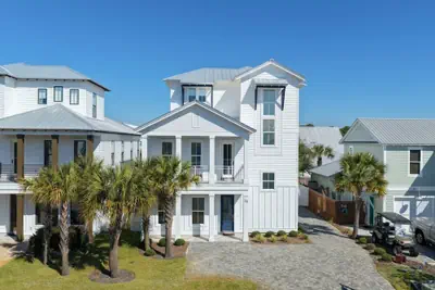Photo 2 - 7BR Heart of Home W Pool Near the Beach