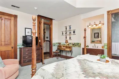 Photo 4 - Moon River Bed and Breakfast