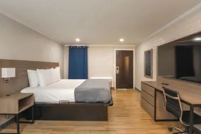 Photo 4 - Economy Suites Springfield - Fairgrounds