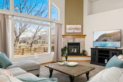 Photo 2 - Cabin-style Group Retreat Near Rmnp, Lakes & Golf