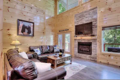 Photo 3 - New 5K Suites Hot Tub Game Room Near Gsmnp