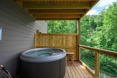 Photo 4 - Stunning 4 King Suites Hot Tub Views Gamerm